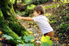 Kind im Wald