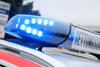 Rettungswagen mit Blaulicht.
